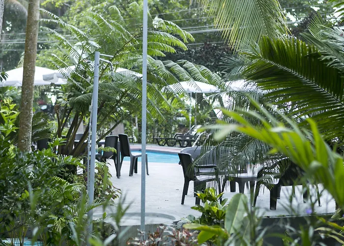 Hotel La Isla Inn